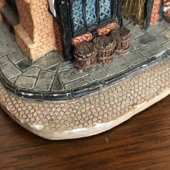 Lilliput Lane Swan Inn Vintage - Picture 2 of 10